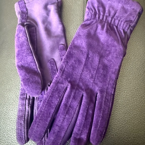 Isotoner Rich Purple Suede Gloves - Picture 3 of 4